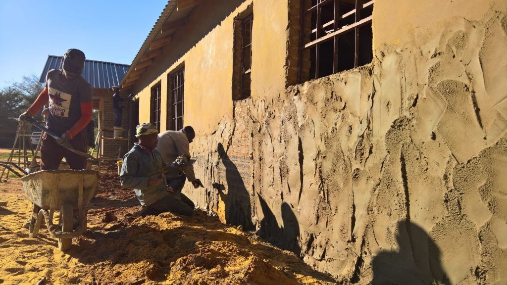 Plastering the outside walls_20